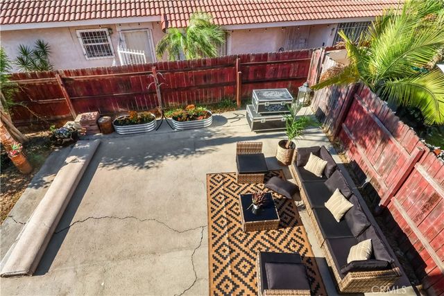 571 W Cypress Circle W, Compton, CA 90220