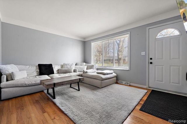 4775 Halberd Street, Commerce Twp, MI 48382