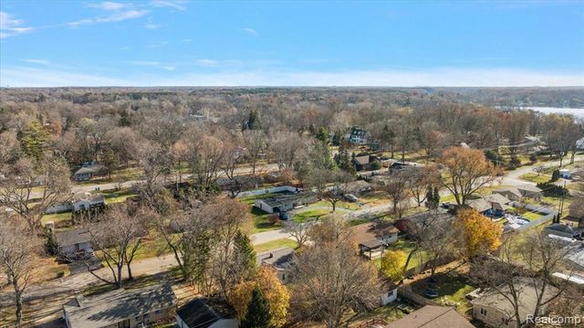 4775 Halberd Street, Commerce Twp, MI 48382