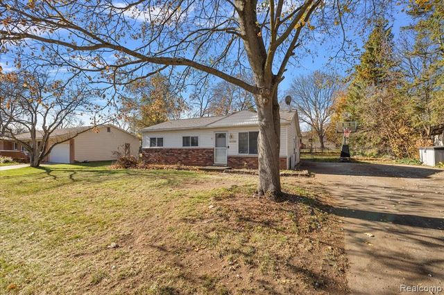 4775 Halberd Street, Commerce Twp, MI 48382