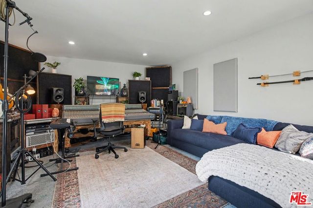 1135 W 81st Place, Los Angeles, CA 90044