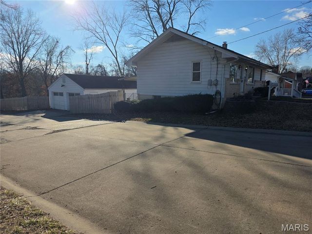 8600 Engler Avenue, St Louis, MO 63114