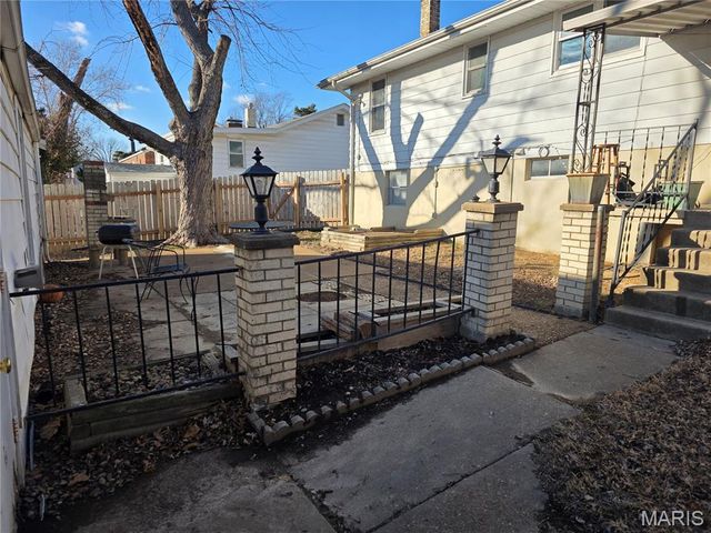 8600 Engler Avenue, St Louis, MO 63114