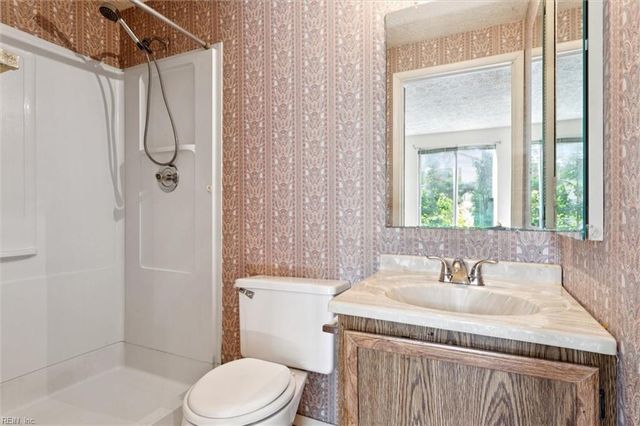 18 Rebecca CT, Hampton, VA 23666