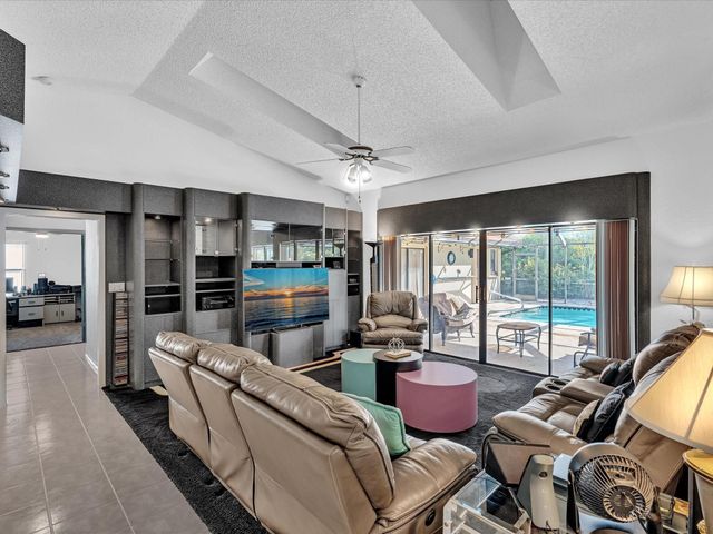 5355 N Springs Way, Coral Springs, FL 33076