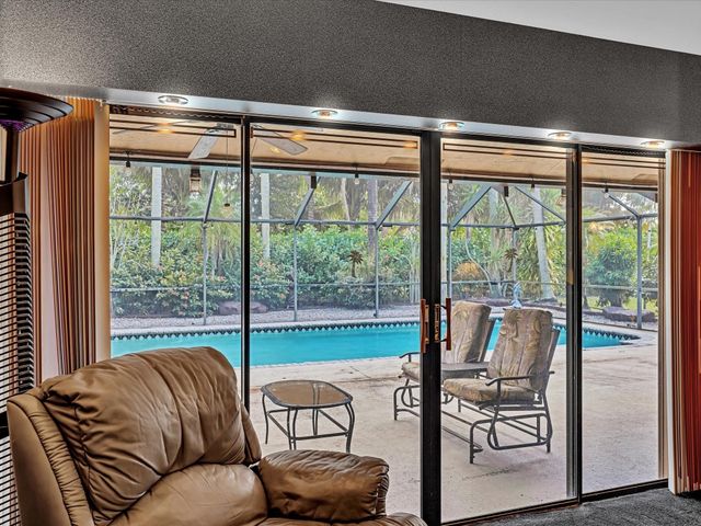 5355 N Springs Way, Coral Springs, FL 33076