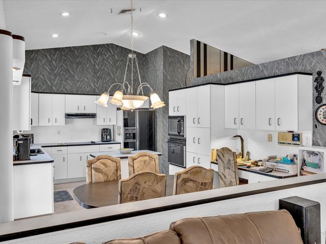 5355 N Springs Way, Coral Springs, FL 33076