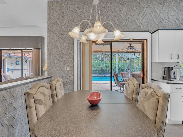 5355 N Springs Way, Coral Springs, FL 33076