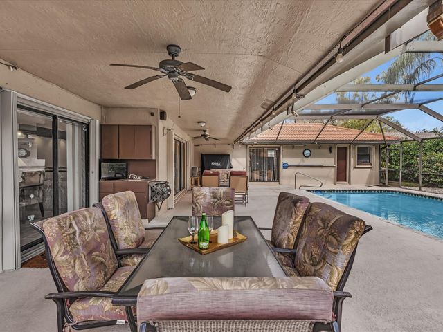 5355 N Springs Way, Coral Springs, FL 33076