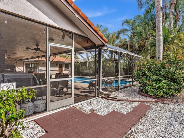 5355 N Springs Way, Coral Springs, FL 33076