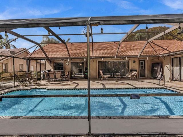 5355 N Springs Way, Coral Springs, FL 33076