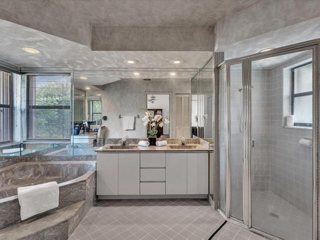 5355 N Springs Way, Coral Springs, FL 33076