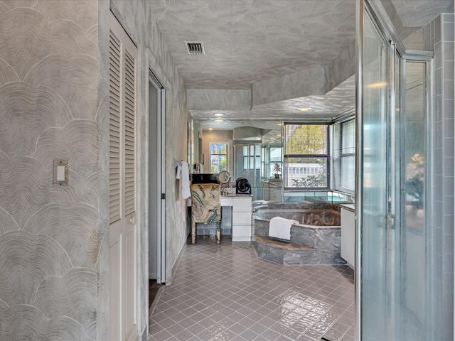 5355 N Springs Way, Coral Springs, FL 33076