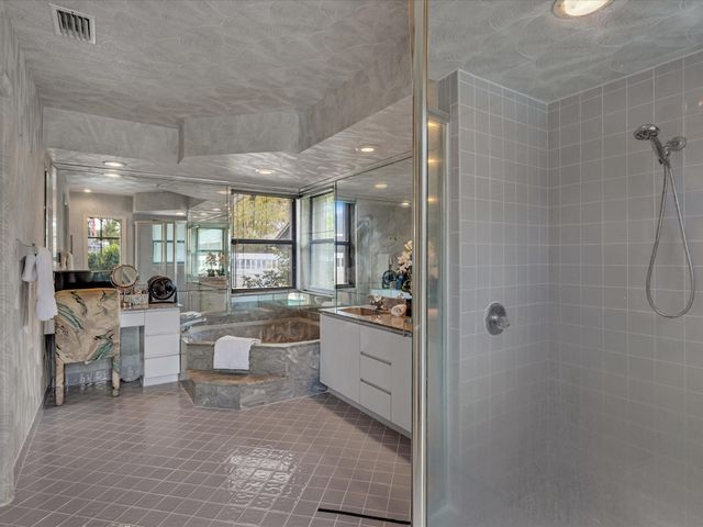 5355 N Springs Way, Coral Springs, FL 33076