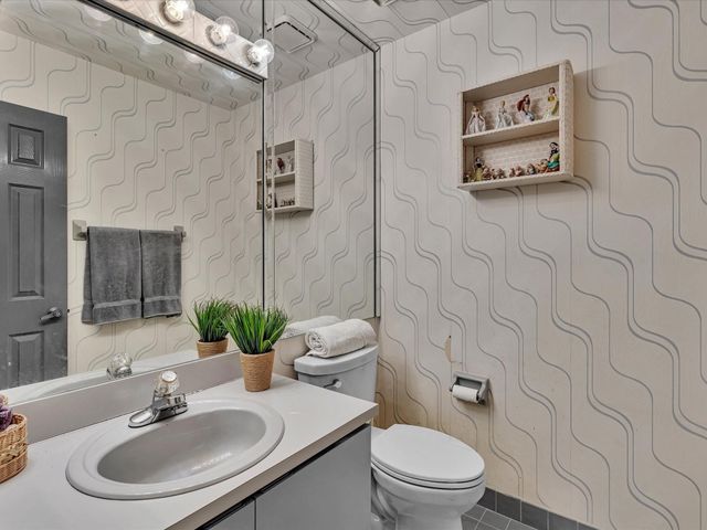 5355 N Springs Way, Coral Springs, FL 33076