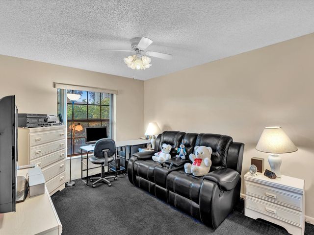 5355 N Springs Way, Coral Springs, FL 33076