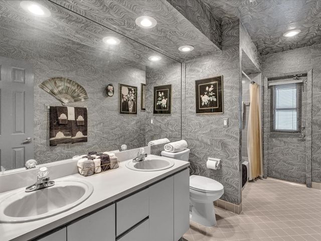 5355 N Springs Way, Coral Springs, FL 33076