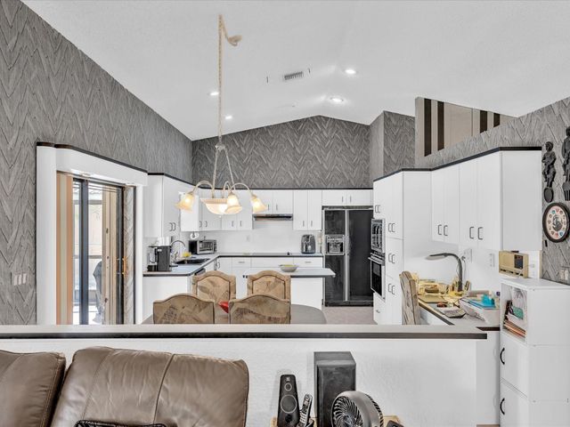 5355 N Springs Way, Coral Springs, FL 33076