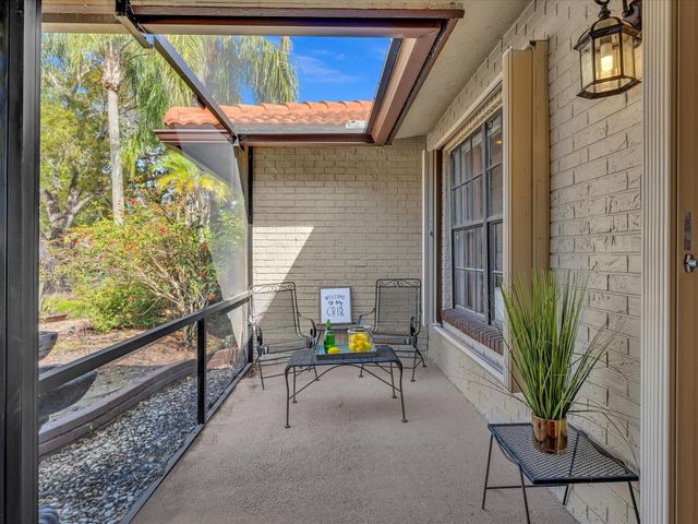 5355 N Springs Way, Coral Springs, FL 33076