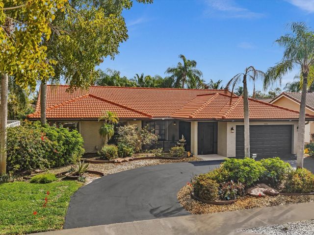 5355 N Springs Way, Coral Springs, FL 33076