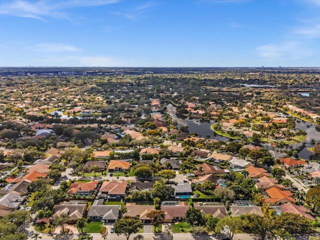 5355 N Springs Way, Coral Springs, FL 33076