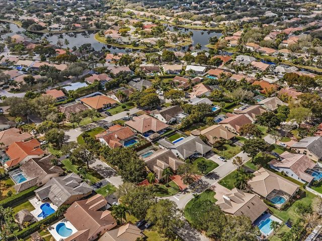 5355 N Springs Way, Coral Springs, FL 33076