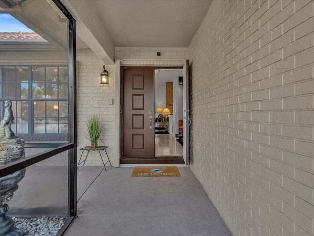 5355 N Springs Way, Coral Springs, FL 33076