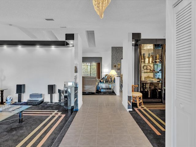 5355 N Springs Way, Coral Springs, FL 33076