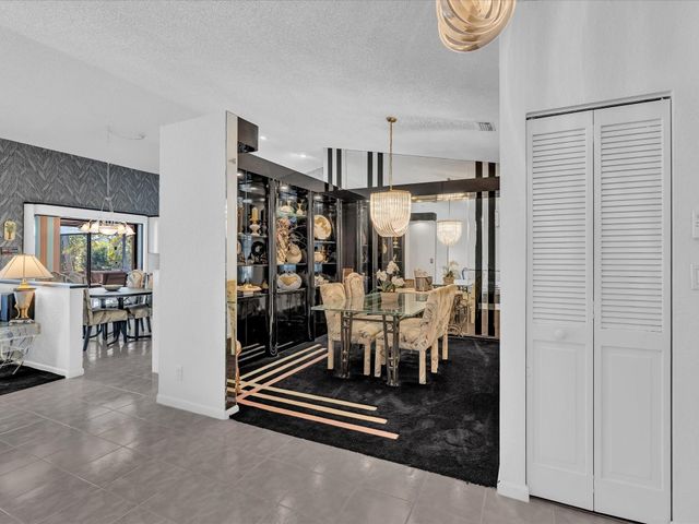 5355 N Springs Way, Coral Springs, FL 33076