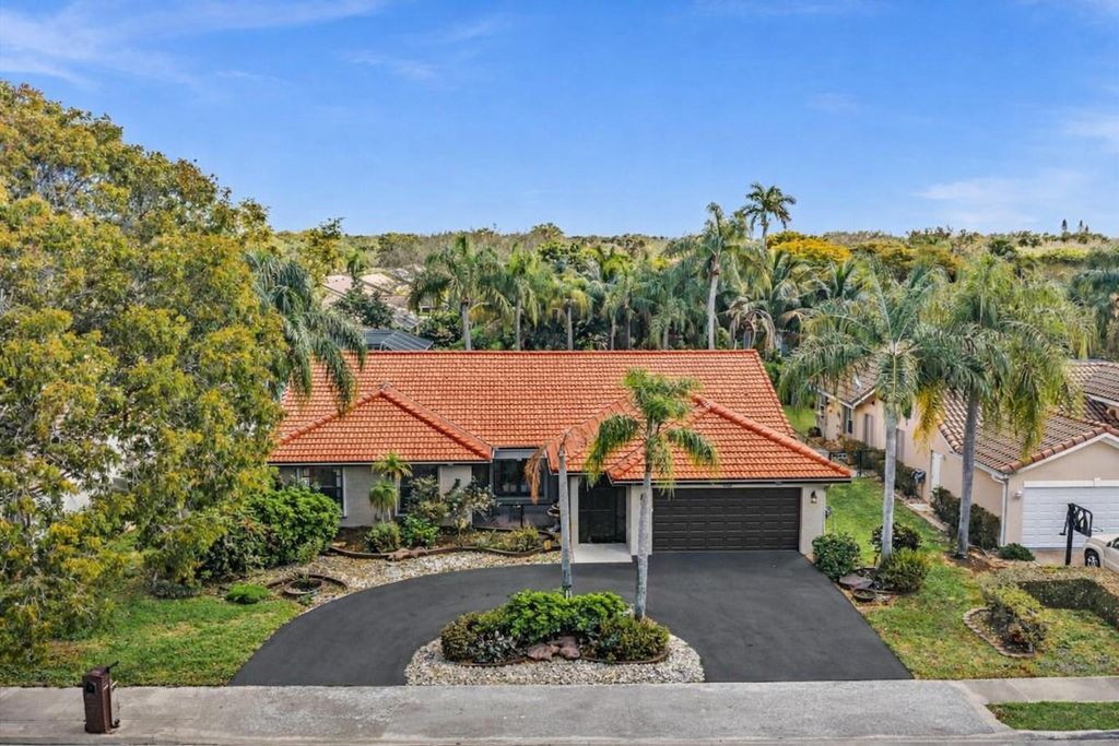 5355 N Springs Way, Coral Springs, FL 33076