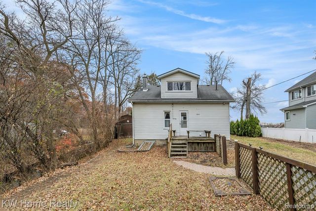 9630 Round Lake Boulevard, White Lake, MI 48386