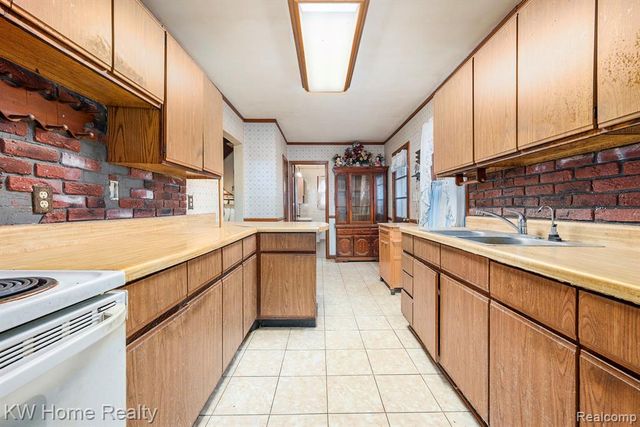 9630 Round Lake Boulevard, White Lake, MI 48386