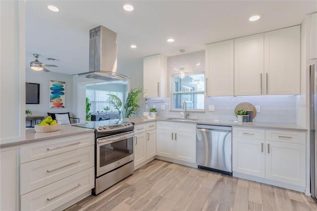 1208 ROSCOMARE AVENUE, Orlando, FL 32806