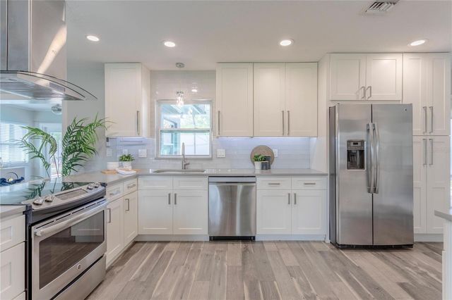 1208 ROSCOMARE AVENUE, Orlando, FL 32806