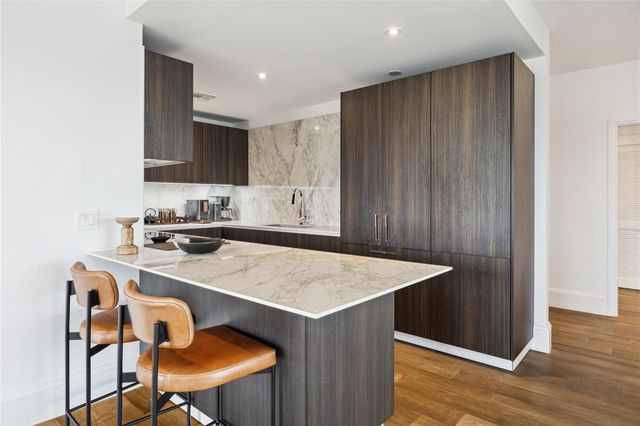 1701 Hermann Drive 23B, Houston, TX 77004