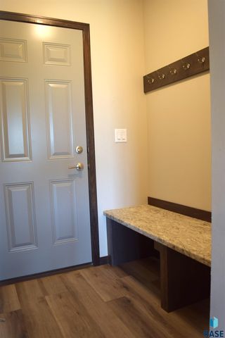 5623 E Brennan Dr, Sioux Falls, SD 57110