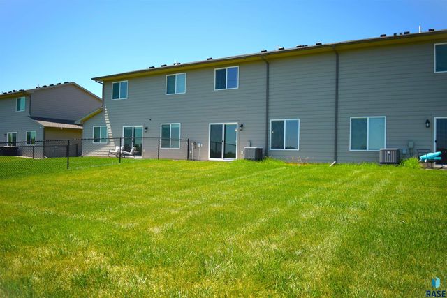 5623 E Brennan Dr, Sioux Falls, SD 57110