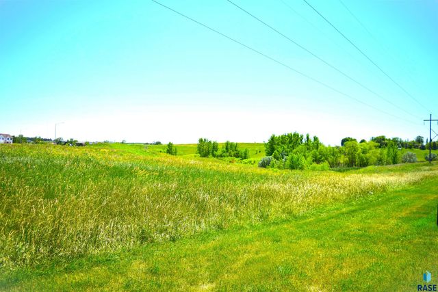 5623 E Brennan Dr, Sioux Falls, SD 57110