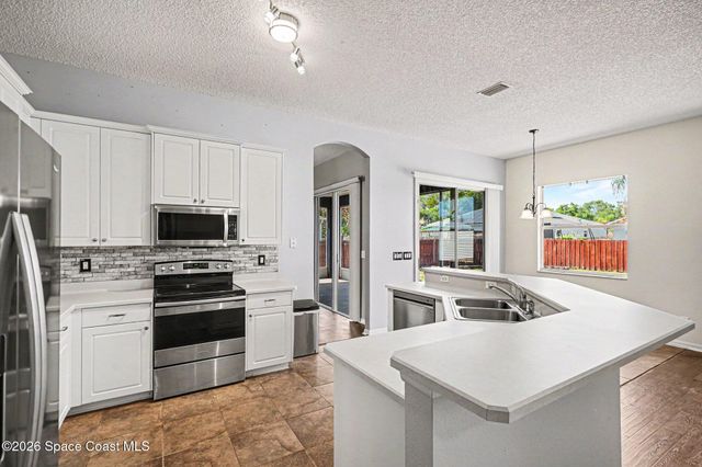 591 Dinner Street NE, Palm Bay, FL 32907