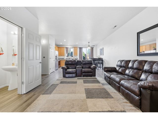 5827 Se 16TH Loop, Gresham, OR 97080