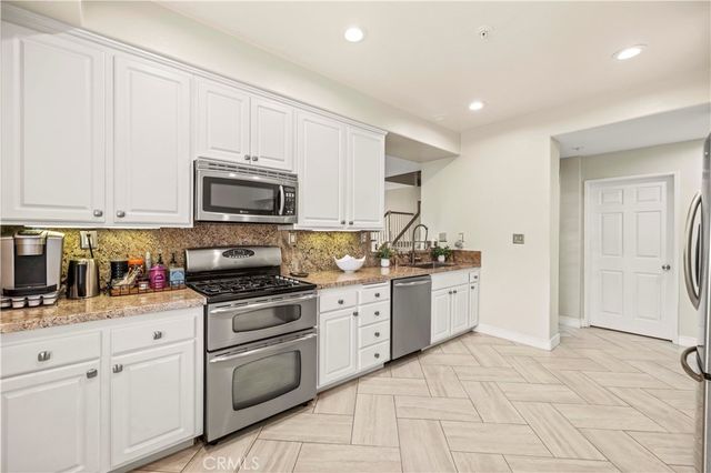23402 Abbey Glen Place, Valencia, CA 91354