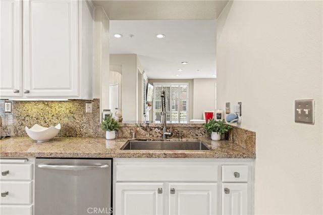 23402 Abbey Glen Place, Valencia, CA 91354