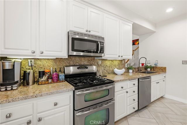 23402 Abbey Glen Place, Valencia, CA 91354