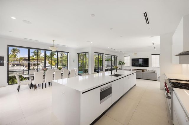 885 NE 76th St, Miami, FL 33138