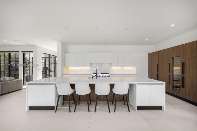 885 NE 76th St, Miami, FL 33138