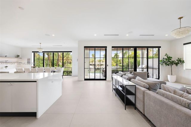 885 NE 76th St, Miami, FL 33138