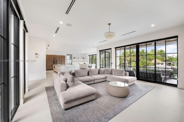 885 NE 76th St, Miami, FL 33138