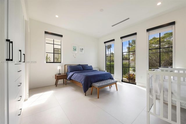 885 NE 76th St, Miami, FL 33138