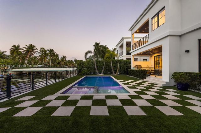 885 NE 76th St, Miami, FL 33138