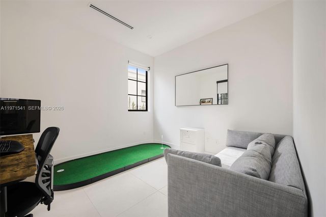 885 NE 76th St, Miami, FL 33138